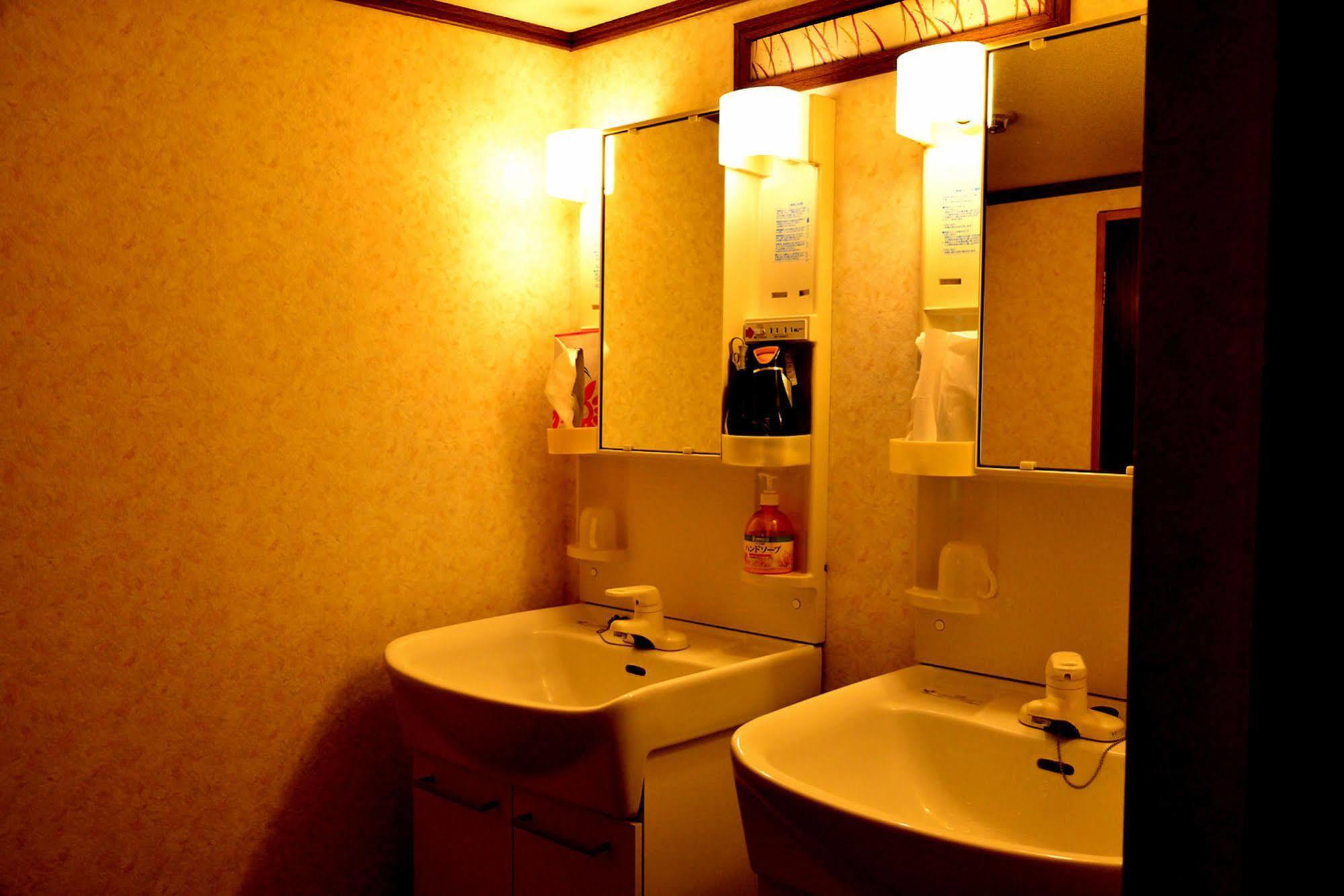 โยโร อ็อนเซ็น โฮนคัง Hotel โอโนะมิจิ ภายนอก รูปภาพ